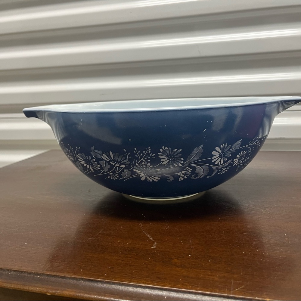 Vintage Pyrex Colonial mist 444 Cinderella bowl